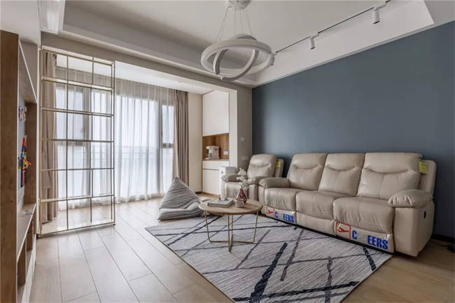 96m2的三居室，整面的黑板墻，文藝不失趣味