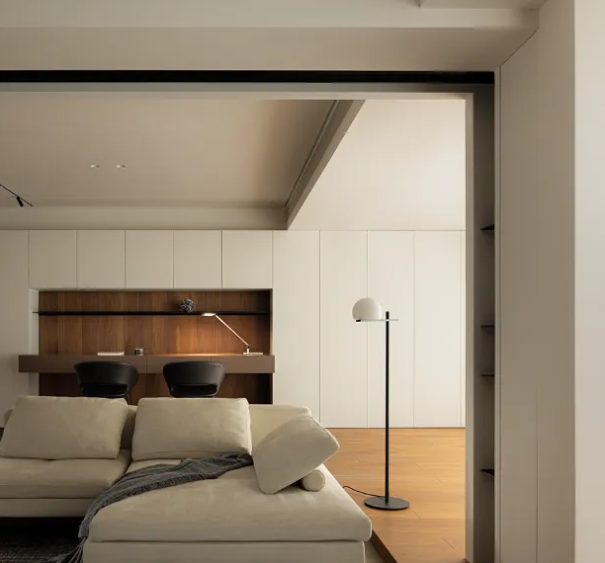 173㎡極簡原木風(fēng)，打破傳統(tǒng)空間的閉合形式，形成沉靜、自然的溫馨之家！